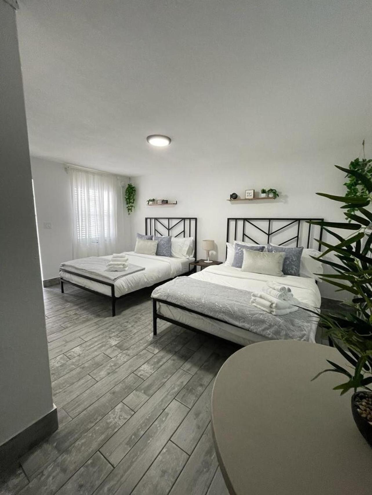 2Q Beds Studio Apt With Shared Pool 01 Clearwater Ngoại thất bức ảnh